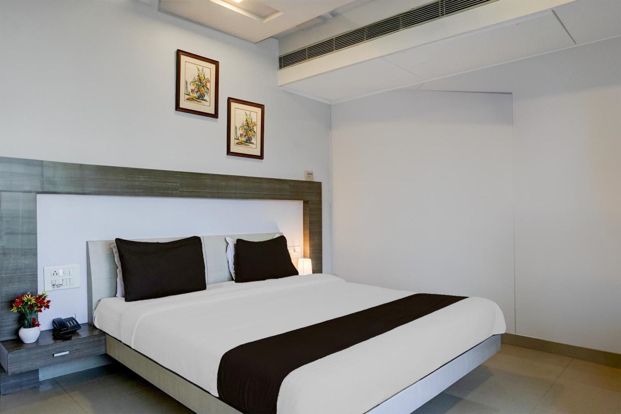 Super Collection O Limda Chowk Formerly Hotel Harmony Rajkot Luaran gambar